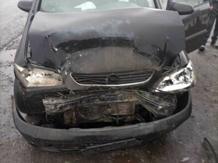 Черный Мицубиси Другая, объемом двигателя 2 л и пробегом 393 тыс. км за 1000 $, фото 1 на Automoto.ua