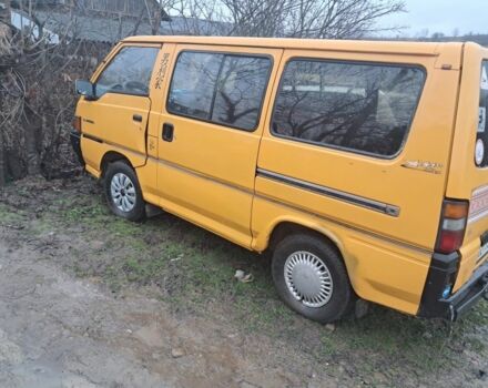 Жовтий Міцубісі Інша, об'ємом двигуна 1.9 л та пробігом 300 тис. км за 1064 $, фото 5 на Automoto.ua