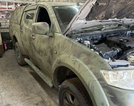 Серый Мицубиси Другая, объемом двигателя 2.5 л и пробегом 210 тыс. км за 5060 $, фото 4 на Automoto.ua