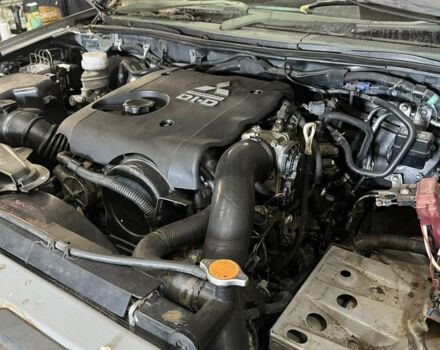 Серый Мицубиси Другая, объемом двигателя 2.5 л и пробегом 210 тыс. км за 5060 $, фото 5 на Automoto.ua