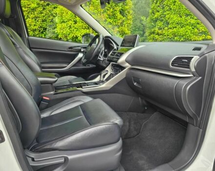 Белый Мицубиси Эклипс, объемом двигателя 1.5 л и пробегом 45 тыс. км за 11200 $, фото 8 на Automoto.ua