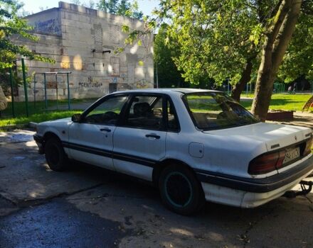 Белый Мицубиси Галант, объемом двигателя 2 л и пробегом 273 тыс. км за 650 $, фото 1 на Automoto.ua