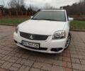 Белый Мицубиси Галант, объемом двигателя 2.4 л и пробегом 205 тыс. км за 7111 $, фото 1 на Automoto.ua