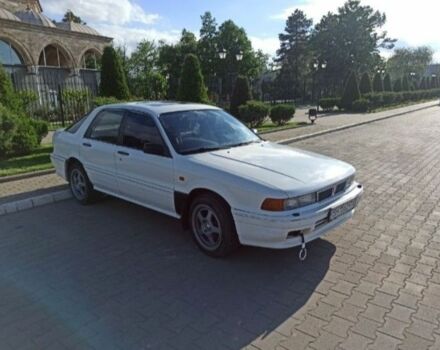 Белый Мицубиси Галант, объемом двигателя 2 л и пробегом 300 тыс. км за 1400 $, фото 1 на Automoto.ua