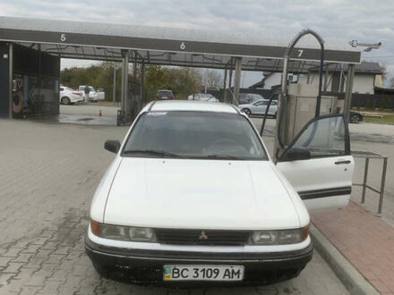 Белый Мицубиси Галант, объемом двигателя 1.76 л и пробегом 222 тыс. км за 800 $, фото 1 на Automoto.ua