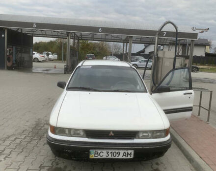 Белый Мицубиси Галант, объемом двигателя 1.76 л и пробегом 222 тыс. км за 800 $, фото 1 на Automoto.ua
