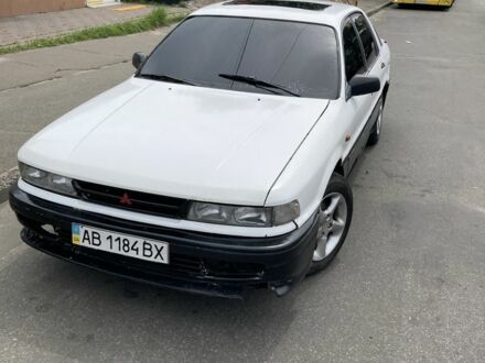 Белый Мицубиси Галант, объемом двигателя 2 л и пробегом 350 тыс. км за 2100 $, фото 1 на Automoto.ua