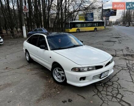 Білий Міцубісі Галант, об'ємом двигуна 2 л та пробігом 350 тис. км за 2300 $, фото 1 на Automoto.ua