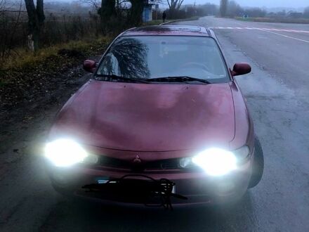 Червоний Міцубісі Галант, об'ємом двигуна 2 л та пробігом 250 тис. км за 2000 $, фото 1 на Automoto.ua