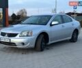 Серый Мицубиси Галант, объемом двигателя 2.38 л и пробегом 290 тыс. км за 3200 $, фото 1 на Automoto.ua