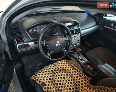 Сірий Міцубісі Галант, об'ємом двигуна 2.38 л та пробігом 352 тис. км за 4600 $, фото 2 на Automoto.ua