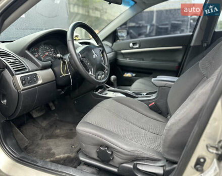 Мицубиси Галант 2009 в Львове на Automoto.ua Серый Мицубиси Галант, объемом двигателя 2.38 л и пробегом 186 тыс. км за 4490 $, фото 4 на Automoto.ua