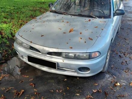 Серый Мицубиси Галант, объемом двигателя 1.76 л и пробегом 313 тыс. км за 1200 $, фото 1 на Automoto.ua