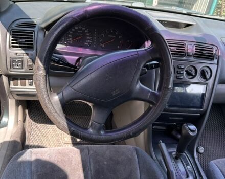 Зеленый Мицубиси Галант, объемом двигателя 2 л и пробегом 214 тыс. км за 2500 $, фото 5 на Automoto.ua