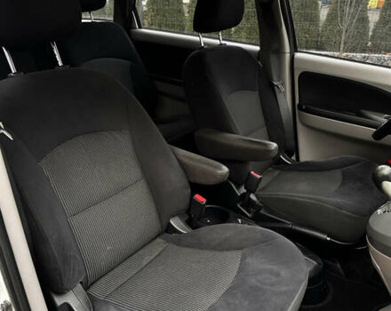 Белый Мицубиси Грандис, объемом двигателя 2.4 л и пробегом 340 тыс. км за 3400 $, фото 23 на Automoto.ua