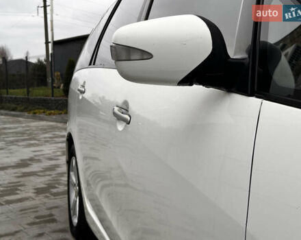 Белый Мицубиси Грандис, объемом двигателя 2.4 л и пробегом 340 тыс. км за 3400 $, фото 7 на Automoto.ua