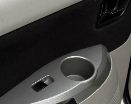 Белый Мицубиси Грандис, объемом двигателя 2.4 л и пробегом 340 тыс. км за 3400 $, фото 21 на Automoto.ua