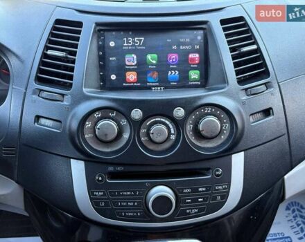 Белый Мицубиси Грандис, объемом двигателя 2.38 л и пробегом 185 тыс. км за 6700 $, фото 13 на Automoto.ua