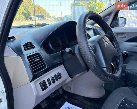 Белый Мицубиси Грандис, объемом двигателя 2.38 л и пробегом 185 тыс. км за 6700 $, фото 9 на Automoto.ua