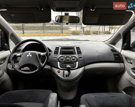 Белый Мицубиси Грандис, объемом двигателя 2.4 л и пробегом 340 тыс. км за 3400 $, фото 16 на Automoto.ua