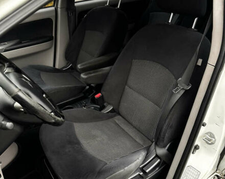 Белый Мицубиси Грандис, объемом двигателя 2.4 л и пробегом 340 тыс. км за 3400 $, фото 19 на Automoto.ua