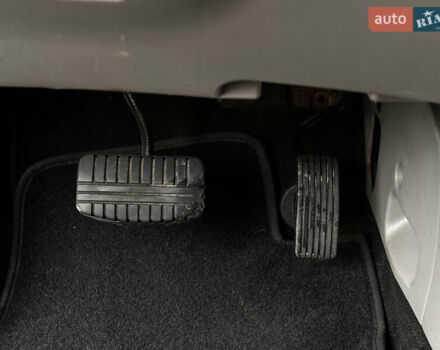 Белый Мицубиси Грандис, объемом двигателя 2.4 л и пробегом 340 тыс. км за 3400 $, фото 27 на Automoto.ua