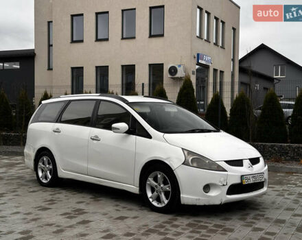 Белый Мицубиси Грандис, объемом двигателя 2.4 л и пробегом 340 тыс. км за 3400 $, фото 2 на Automoto.ua