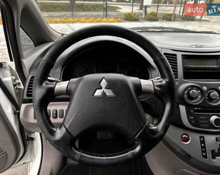 Белый Мицубиси Грандис, объемом двигателя 2.4 л и пробегом 340 тыс. км за 3400 $, фото 15 на Automoto.ua