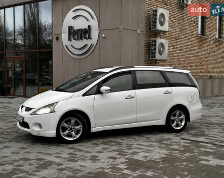 Белый Мицубиси Грандис, объемом двигателя 2.4 л и пробегом 340 тыс. км за 3400 $, фото 1 на Automoto.ua