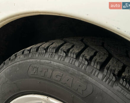 Белый Мицубиси Грандис, объемом двигателя 2.4 л и пробегом 340 тыс. км за 3400 $, фото 12 на Automoto.ua