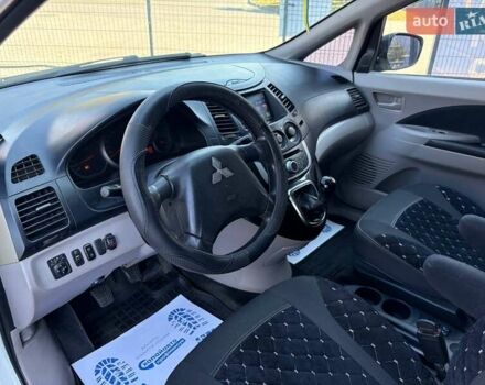 Белый Мицубиси Грандис, объемом двигателя 2.38 л и пробегом 185 тыс. км за 6700 $, фото 10 на Automoto.ua