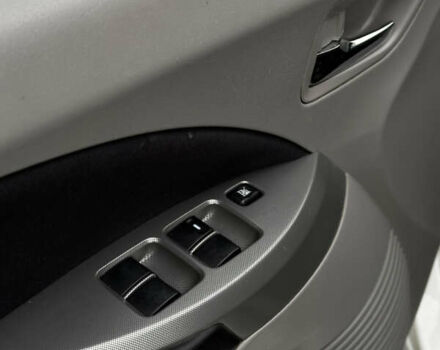 Белый Мицубиси Грандис, объемом двигателя 2.4 л и пробегом 340 тыс. км за 3400 $, фото 20 на Automoto.ua