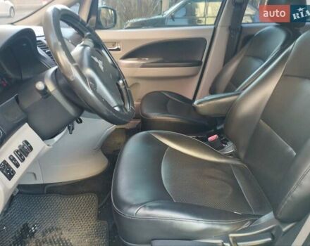 Белый Мицубиси Грандис, объемом двигателя 2.4 л и пробегом 442 тыс. км за 6300 $, фото 5 на Automoto.ua