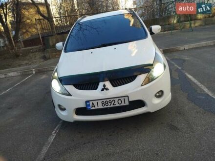 Белый Мицубиси Грандис, объемом двигателя 2.4 л и пробегом 442 тыс. км за 6300 $, фото 1 на Automoto.ua