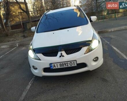 Белый Мицубиси Грандис, объемом двигателя 2.4 л и пробегом 442 тыс. км за 6300 $, фото 1 на Automoto.ua