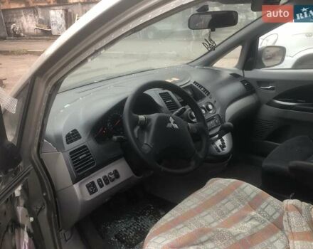 Бежевый Мицубиси Грандис, объемом двигателя 2.38 л и пробегом 200 тыс. км за 3500 $, фото 4 на Automoto.ua