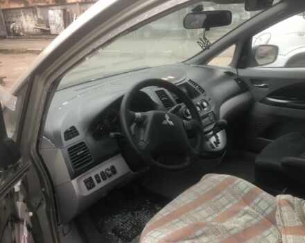 Бежевый Мицубиси Грандис, объемом двигателя 2.4 л и пробегом 200 тыс. км за 3500 $, фото 2 на Automoto.ua