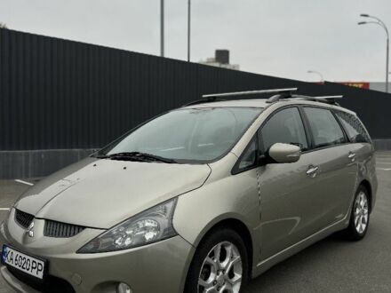 Бежевый Мицубиси Грандис, объемом двигателя 2.4 л и пробегом 250 тыс. км за 6300 $, фото 1 на Automoto.ua