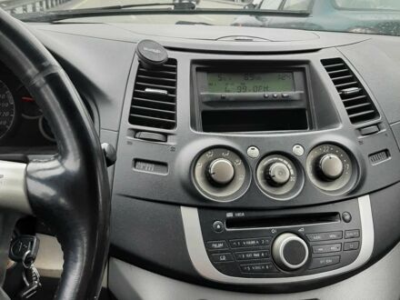 Бежевый Мицубиси Грандис, объемом двигателя 2.4 л и пробегом 399 тыс. км за 5800 $, фото 1 на Automoto.ua