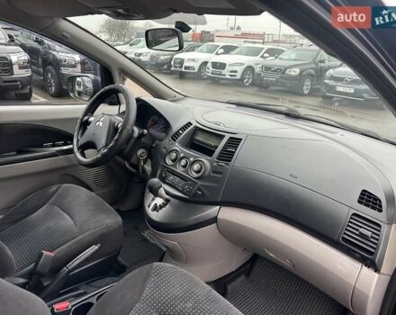 Черный Мицубиси Грандис, объемом двигателя 2.4 л и пробегом 212 тыс. км за 5300 $, фото 24 на Automoto.ua