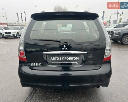 Черный Мицубиси Грандис, объемом двигателя 2.4 л и пробегом 212 тыс. км за 5300 $, фото 5 на Automoto.ua