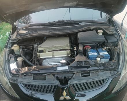 Черный Мицубиси Грандис, объемом двигателя 2.4 л и пробегом 270 тыс. км за 6000 $, фото 1 на Automoto.ua