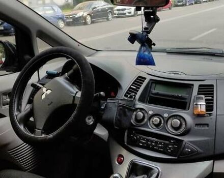 Черный Мицубиси Грандис, объемом двигателя 2.4 л и пробегом 380 тыс. км за 4400 $, фото 1 на Automoto.ua