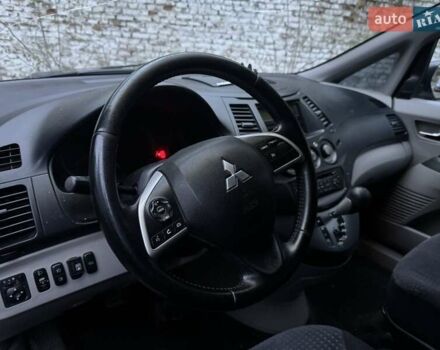 Чорний Міцубісі Грандіс, об'ємом двигуна 2.4 л та пробігом 270 тис. км за 3950 $, фото 19 на Automoto.ua