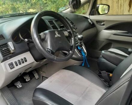 Чорний Міцубісі Грандіс, об'ємом двигуна 2 л та пробігом 290 тис. км за 6300 $, фото 3 на Automoto.ua