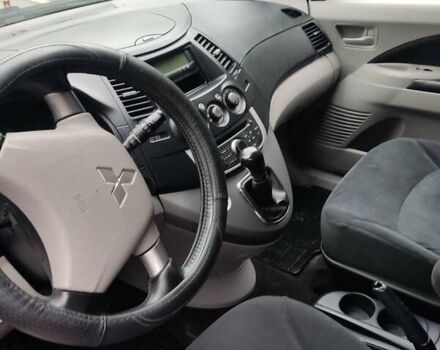 Чорний Міцубісі Грандіс, об'ємом двигуна 2.4 л та пробігом 235 тис. км за 5999 $, фото 27 на Automoto.ua