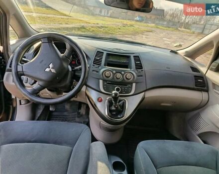 Черный Мицубиси Грандис, объемом двигателя 2 л и пробегом 249 тыс. км за 5350 $, фото 6 на Automoto.ua
