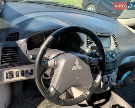Черный Мицубиси Грандис, объемом двигателя 2.38 л и пробегом 180 тыс. км за 6800 $, фото 6 на Automoto.ua