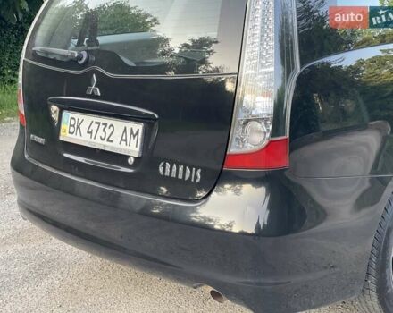Черный Мицубиси Грандис, объемом двигателя 2.4 л и пробегом 49 тыс. км за 9250 $, фото 57 на Automoto.ua