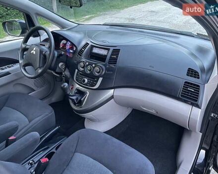 Черный Мицубиси Грандис, объемом двигателя 2.4 л и пробегом 49 тыс. км за 9250 $, фото 172 на Automoto.ua